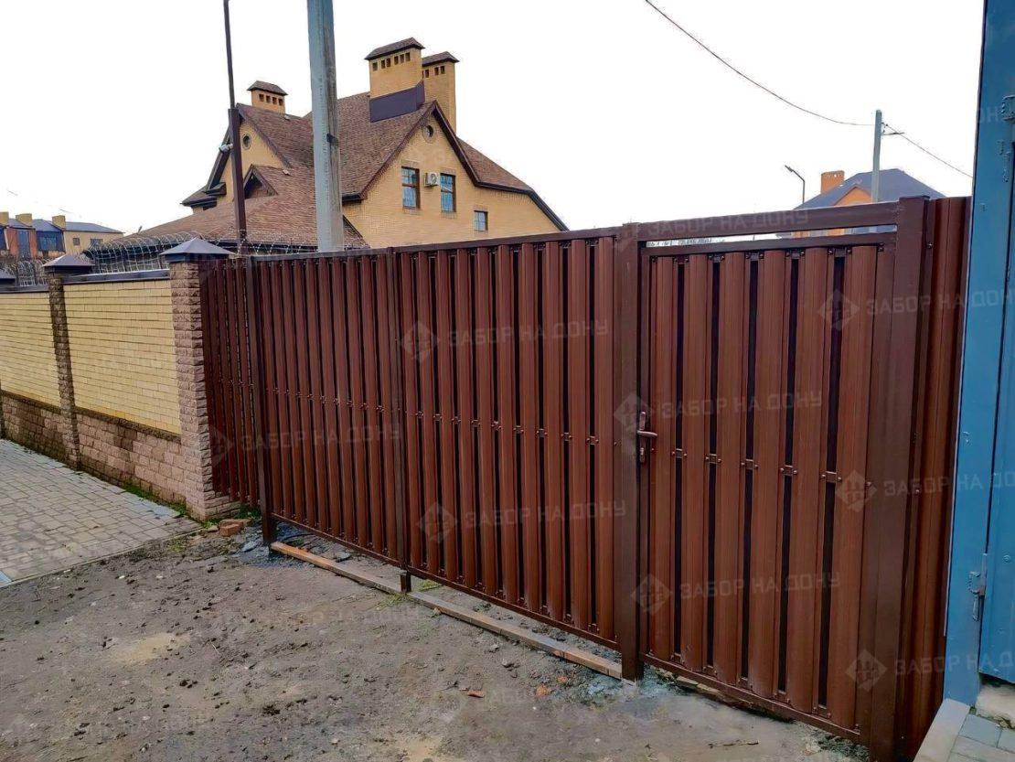 Распашные ворота из евроштакетника  в Аксае